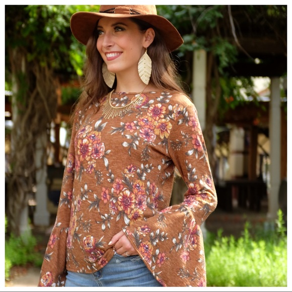 ✨LAST ONE✨Gold Tone Fringe Statement Necklace - Picture 2 of 3